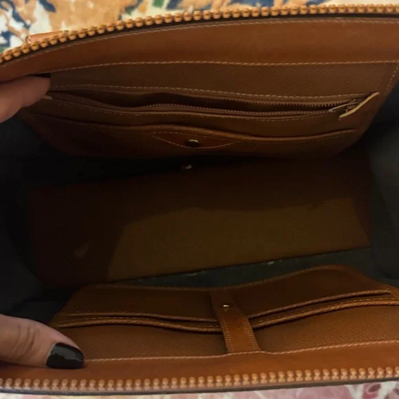 Vintage Black and Tan Leather Handbag - Picture 7 of 7